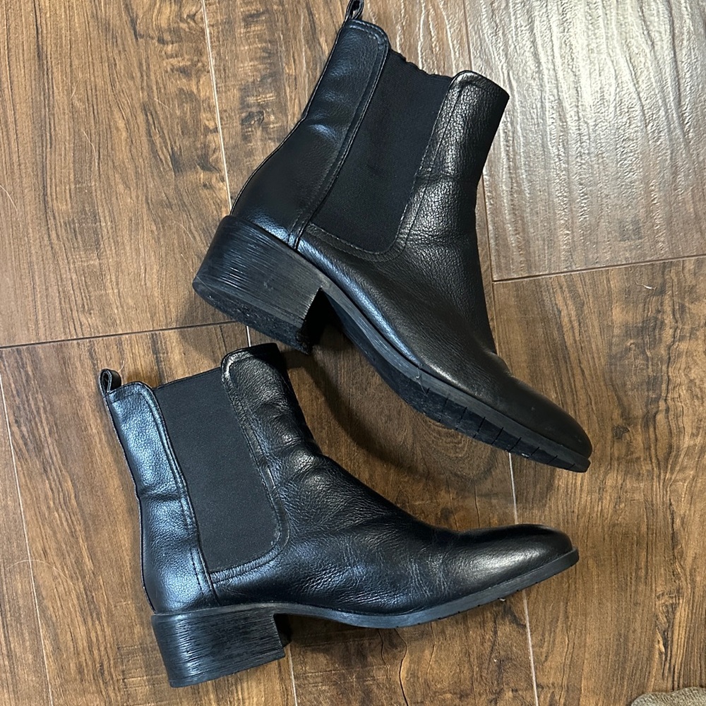 Kenneth Cole Reaction Elegant Black Leather Ankle Booties